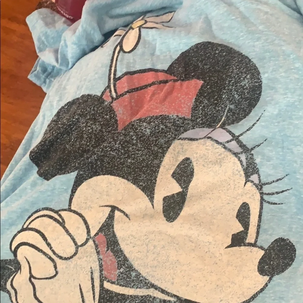 🇺🇸 Disney Minnie V neck shirt - Picture 5 of 5